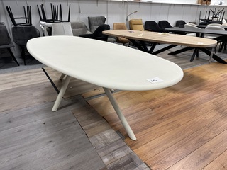 Eetkamertafel Veere ovaal Beige